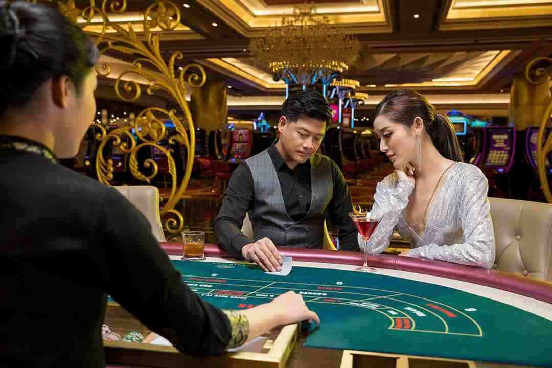 Chơi game bài cung Tropicana Resort & Casino